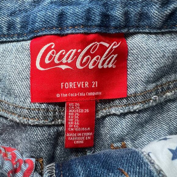 ✨Forever 21 Coca-Cola Women’s Denim Shorts Size 26 Distressed Jean Cutoffs USA - Picture 4 of 7